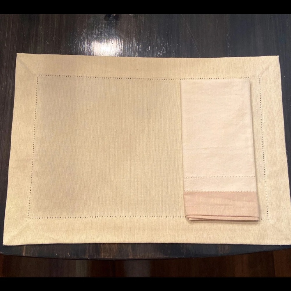 Set of 8 Placemats and Napkins